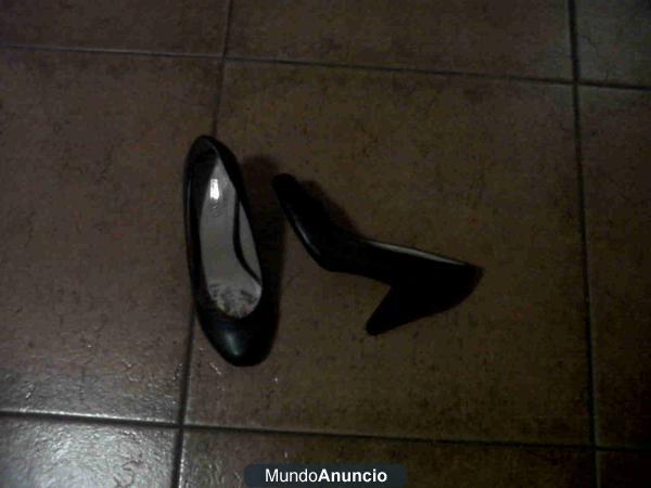 VENDO ZAPATOS NEGROS TACON CERRADOS