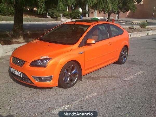 Ford Focus ST racing orange