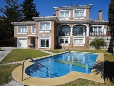 Chalet con 6 dormitorios se vende en Benalmadena Costa, Costa del Sol