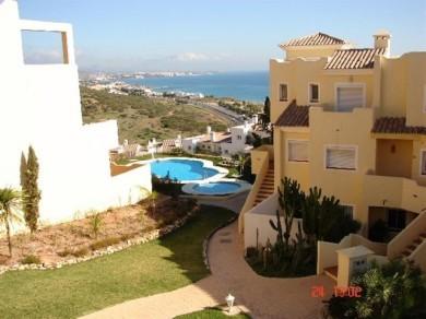 Apartamento con 3 dormitorios se vende en Casares Costa, Costa del Sol