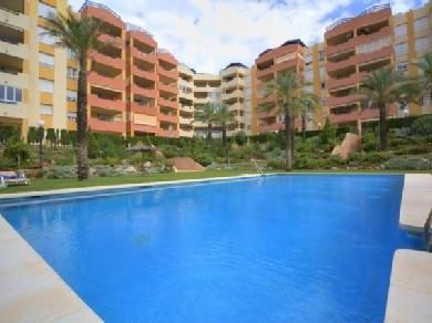 Apartamento con 3 dormitorios se vende en Estepona, Costa del Sol