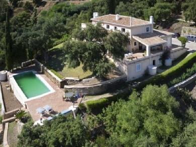 Chalet con 4 dormitorios se vende en Marbella, Costa del Sol