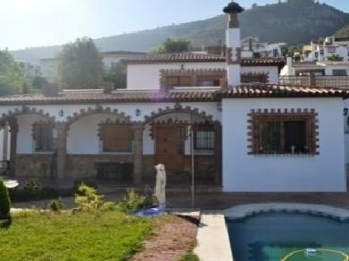 Chalet con 4 dormitorios se vende en Alhaurin de la Torre