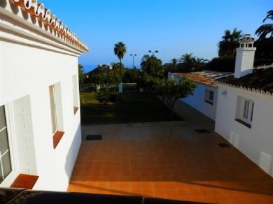 Chalet con 5 dormitorios se vende en Benalmadena Pueblo, Costa del Sol