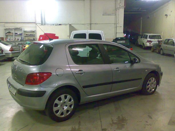 peugeot 307 1.6 16V 5 puertas perfecto estado año 2003 €2900...  todos los extras 130.000k