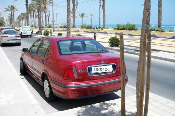 Rover 400 1999, 1400cc con solo 49.500km, color granate, muy bueno!!!