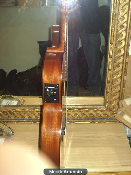 se vende guitarra electroclasica cutaway