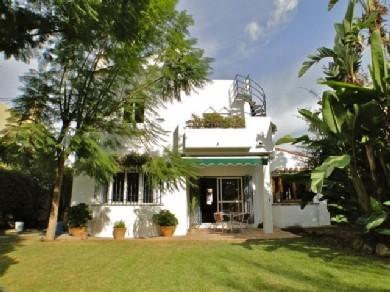 Chalet con 3 dormitorios se vende en Estepona, Costa del Sol