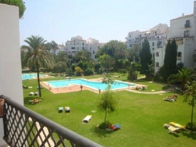 Apartamento con 2 dormitorios se vende en Marbella, Costa del Sol