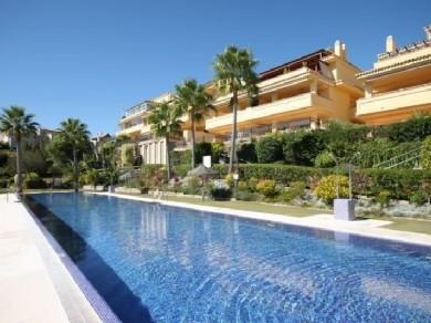 Apartamento con 3 dormitorios se vende en Marbella, Costa del Sol