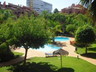 Apartamento con 3 dormitorios se vende en Marbella, Costa del Sol