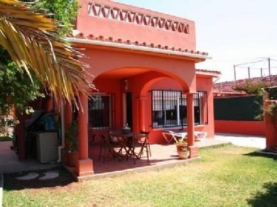 Chalet con 2 dormitorios se vende en Marbella, Costa del Sol