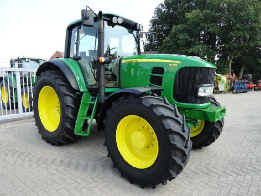 John Deere 7530