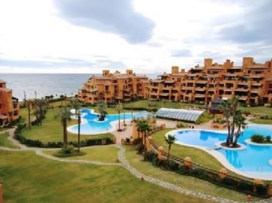 Apartamento con 4 dormitorios se vende en Estepona, Costa del Sol