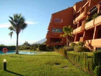 Apartamento con 2 dormitorios se vende en Marbella, Costa del Sol