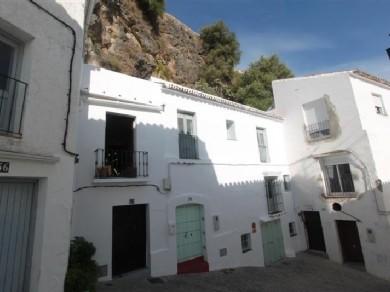 Chalet con 3 dormitorios se vende en Casares Pueblo, Costa del Sol