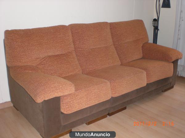 sofa de cuatro plazas.