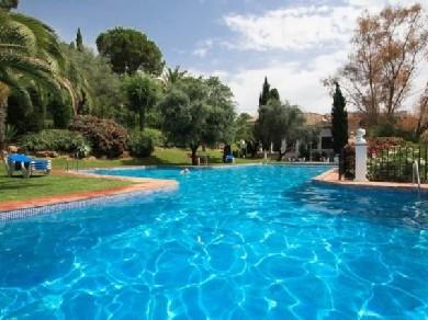 Apartamento con 2 dormitorios se vende en Marbella, Costa del Sol