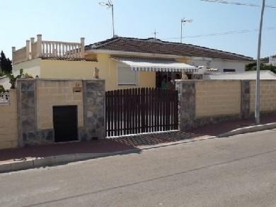 Chalet con 2 dormitorios se vende en Los Balcones, Costa Blanca