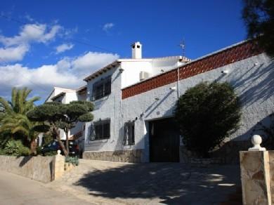 Chalet con 4 dormitorios se vende en Orba