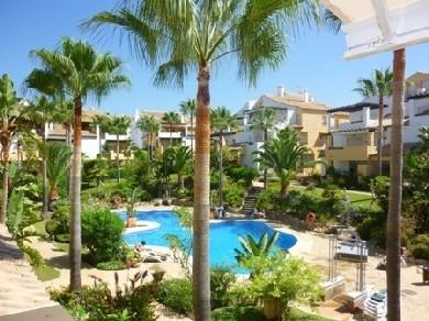 Apartamento con 3 dormitorios se vende en Marbella, Costa del Sol