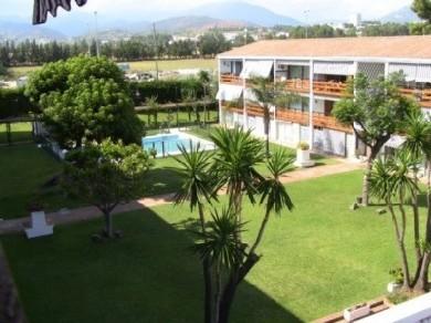 Apartamento con 2 dormitorios se vende en Marbella, Costa del Sol