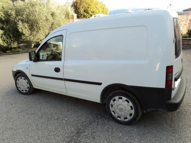 Se vende furgoneta opel combo