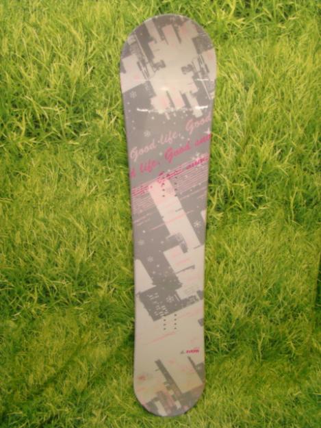 Tabla snow snowboard nueva con fijacion varias medidad 150€