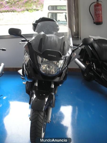 Se  vende Honda nt 700 cc Deuville del año 2008