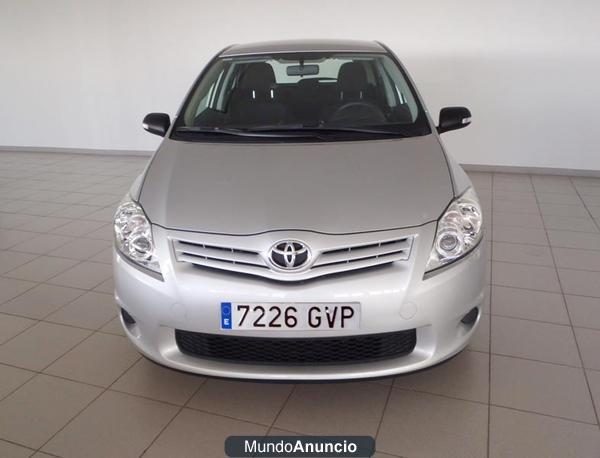 Toyota AURIS 1.4 D-4D live 5p