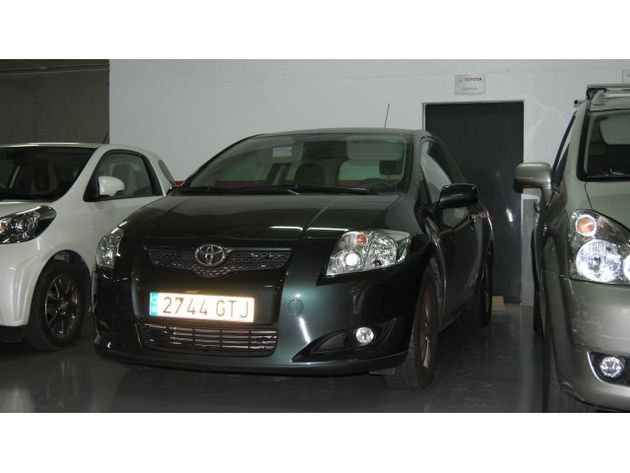 TOYOTA Auris 1.4 VVT-i Luna