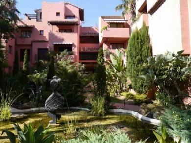 Apartamento con 2 dormitorios se vende en Marbella, Costa del Sol