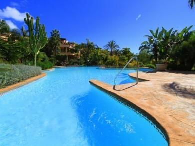 Apartamento con 2 dormitorios se vende en Marbella, Costa del Sol