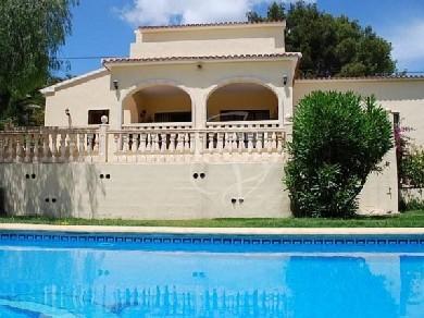 Chalet con 4 dormitorios se vende en Benissa