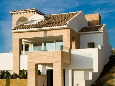 Chalet con 4 dormitorios se vende en Benalmadena Pueblo, Costa del Sol