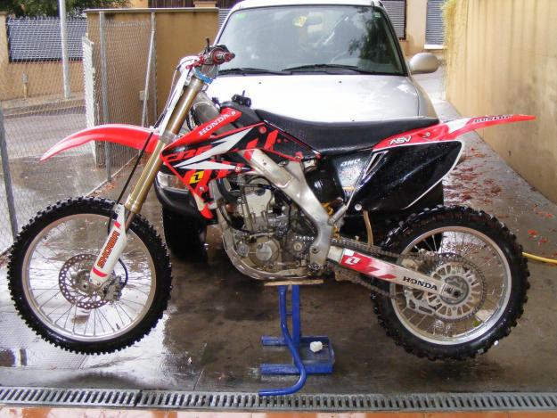 HONDA CRF 250 R 2006 VENDO O CAMBIO POR MOTO DE ENDURO 2T