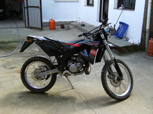 Vendo moto rieju rmx 50cc muy economica