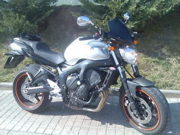 YAMAHA FZ6