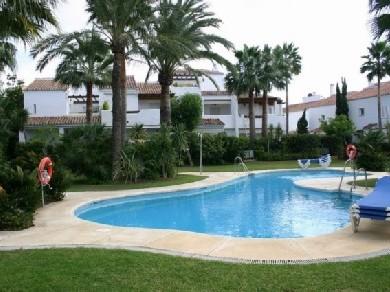 Apartamento con 4 dormitorios se vende en Marbella, Costa del Sol