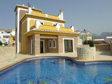 Chalet con 3 dormitorios se vende en Nerja, Costa del Sol, Axarquia