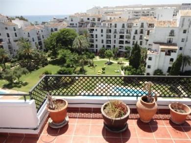 Apartamento con 3 dormitorios se vende en Marbella, Costa del Sol