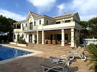 Chalet con 5 dormitorios se vende en Marbella, Costa del Sol