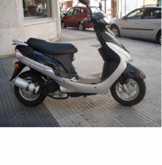 SE VENDE Scooter Dak Akira 50cc - 700 Euros