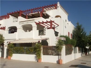 Apartamento con 2 dormitorios se vende en Marbella, Costa del Sol