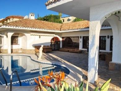 Chalet con 4 dormitorios se vende en Fuengirola, Costa del Sol