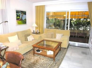 Apartamento con 3 dormitorios se vende en Marbella, Costa del Sol