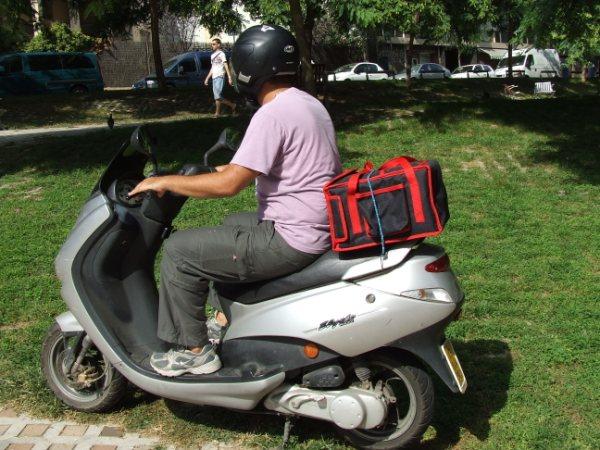 CAJON MOTO AD REPARTO PIZZA, COMIDA A DOMICILIO pollos kebab