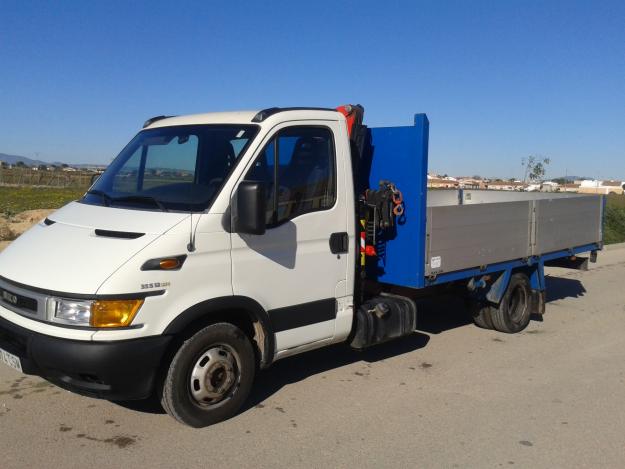 iveco 35C15 con grua