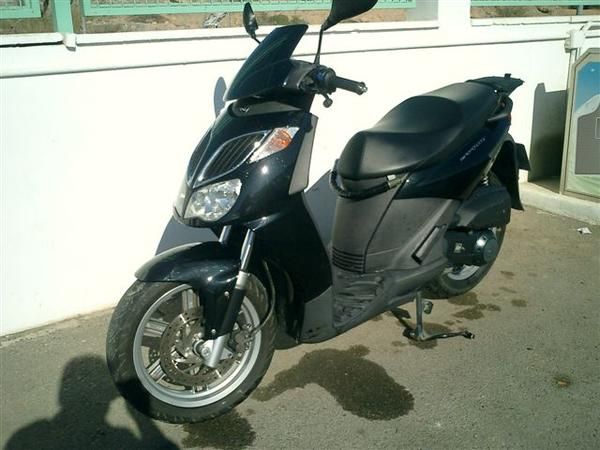 Se vende scooter Aprilia Sportcity 200