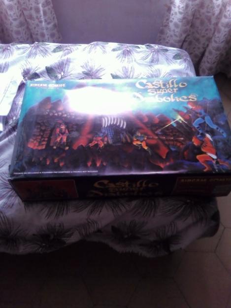 CAJA SUPERGRANDE CASTILLO AIRGAMCOMICS+ 3 BLISTER SUPERHEROES